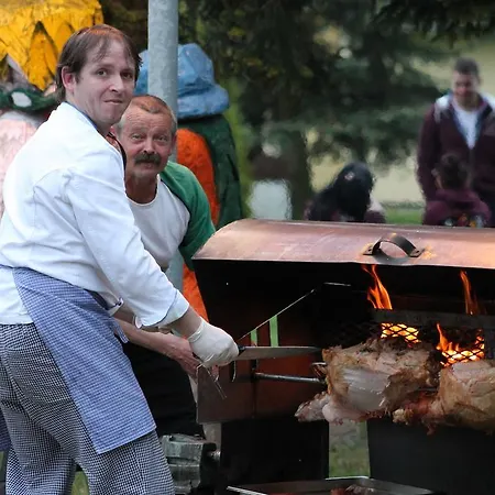 Rekreacni Areal Zbraslavice Отель 3*